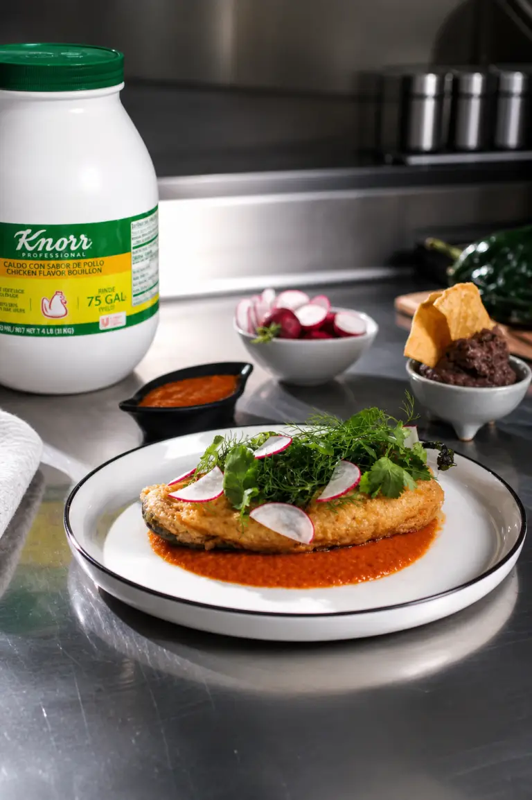 Chile Relleno Capeado con Salsa de Jitomate y Knorr